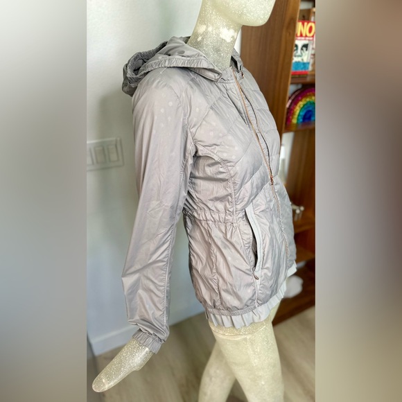 Lulelemon Athletica Grey Goose Down Zip-up Jacket w/ Hood & Ruffle. Size 6 🩶 - Picture 9 of 16